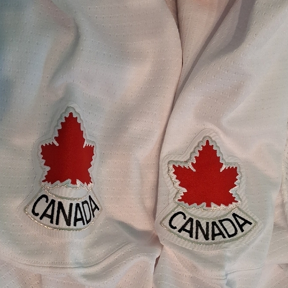 Nike Canada  Hockey Jersey - Embroidered Logos 5033 - Picture 6 of 8